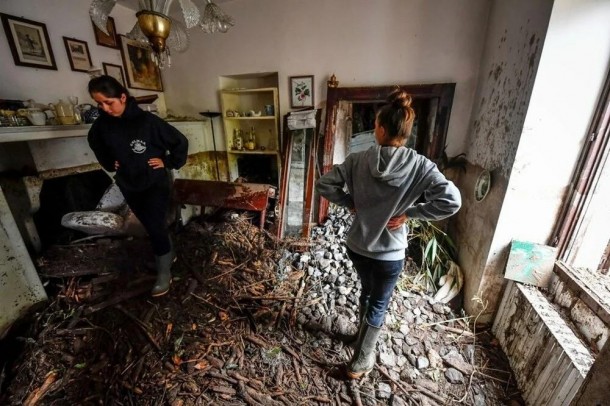 Hollivud ulduzunun malikanəsini sel basdı - FOTOLAR